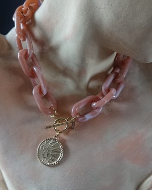 Collier médaille et chaine rose