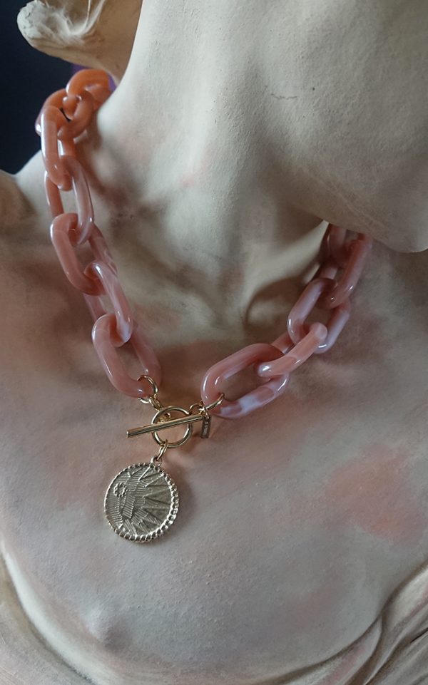 Collier médaille et chaine rose