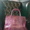 sac en croute de cuir mauve effet python