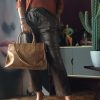 sac en croute de cuir caramel effet python